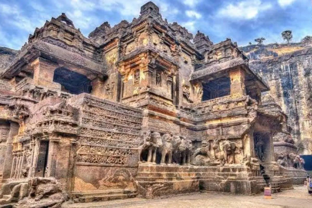 Maharashtra Tourism: भारतीय कला के विकास में अहम योगदान देती है ये गुफाएं