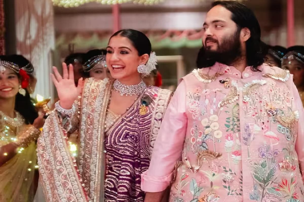 अनंत अंबानी-राधिका मर्चेंट को तोहफे में मिला प्राइवेट जेट और हेलीकॉप्टर, अनंत ने भी दिल खोलकर बांटा रिटर्न गिफ्ट