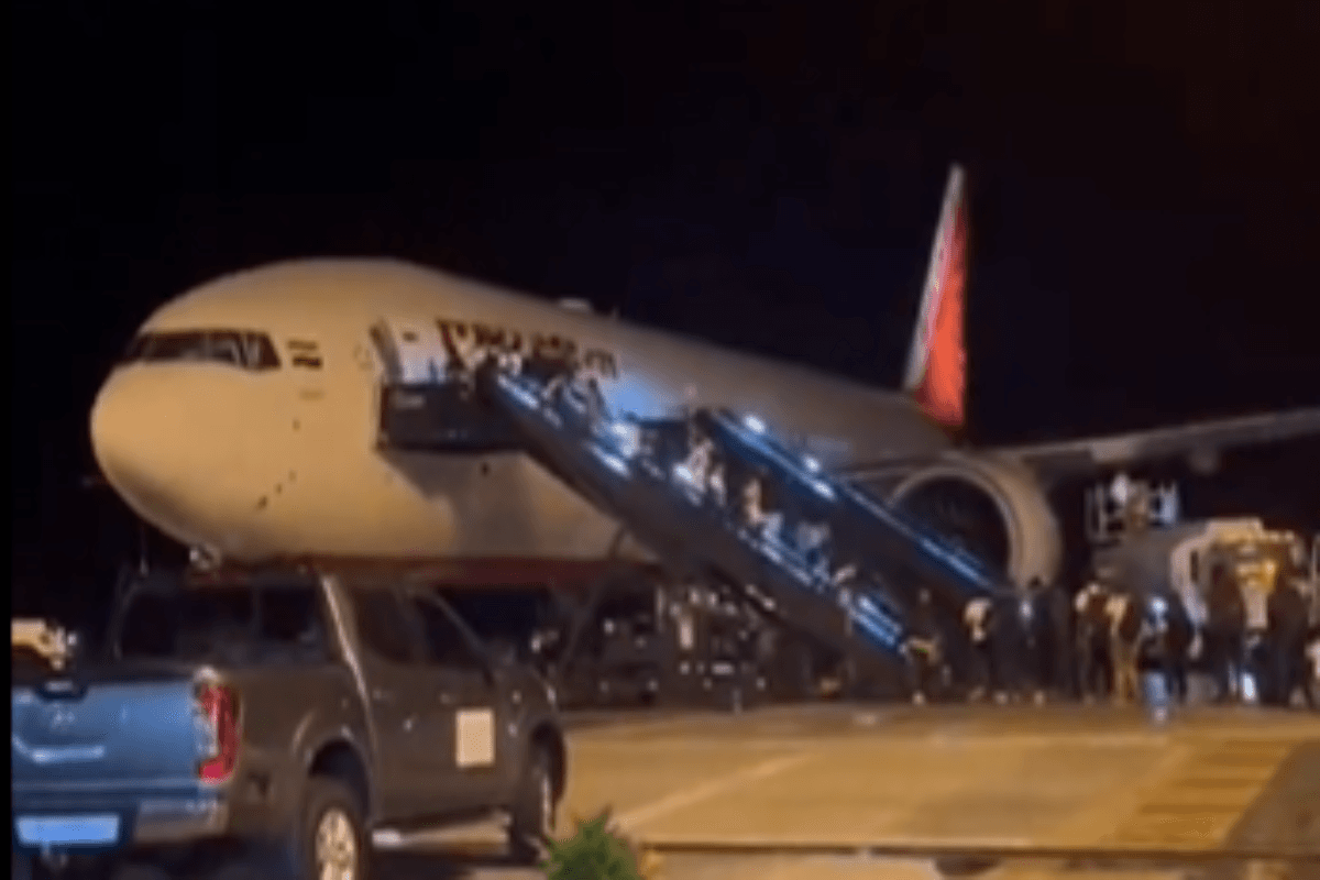 स्पेशल फ्लाइट से भारत के लिए रवाना हुई टीम इंडिया