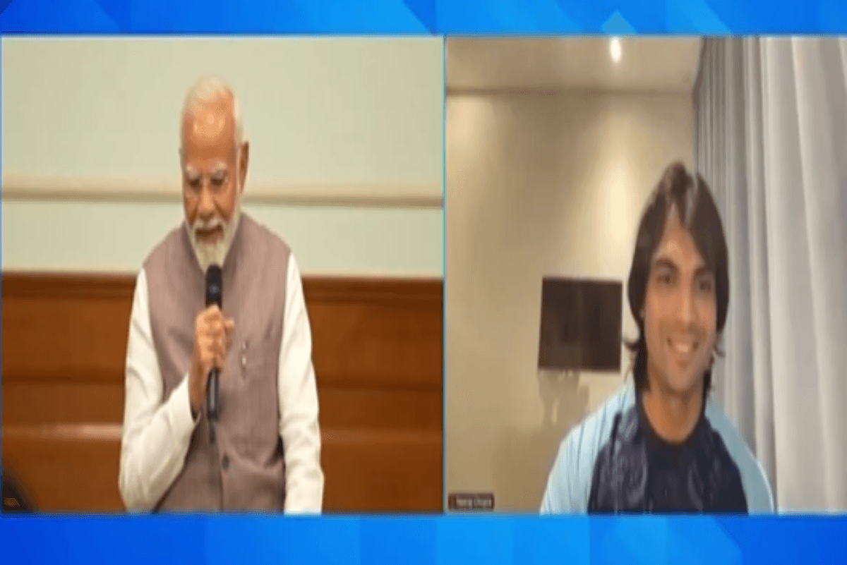 PM Modi ने की नीरज चोपड़ा से फरमाइश, कहा-कब खिला रहे हो मां के हाथ का चूरमा