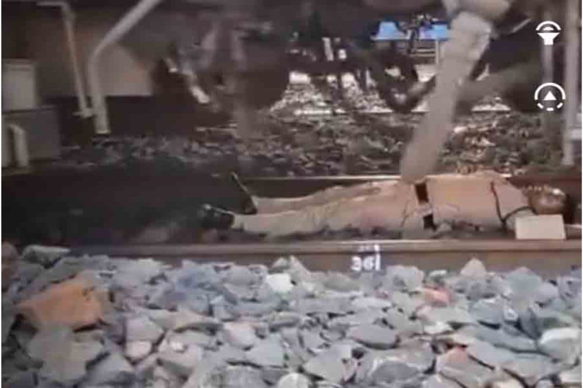 Bandel Station : रेलवे ट्रेक पर लेटे आरपीएफ के ऊपर से गुजर गई ट्रेन और..