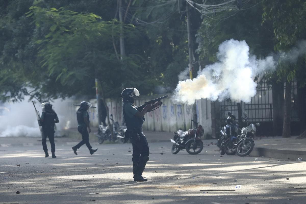 Bangladesh Violence: बांग्लादेश से भारतीयों को वापस ला रही है मोदी सरकार, नेपाल और भूटान के छात्रों की भी की जा रही है मदद