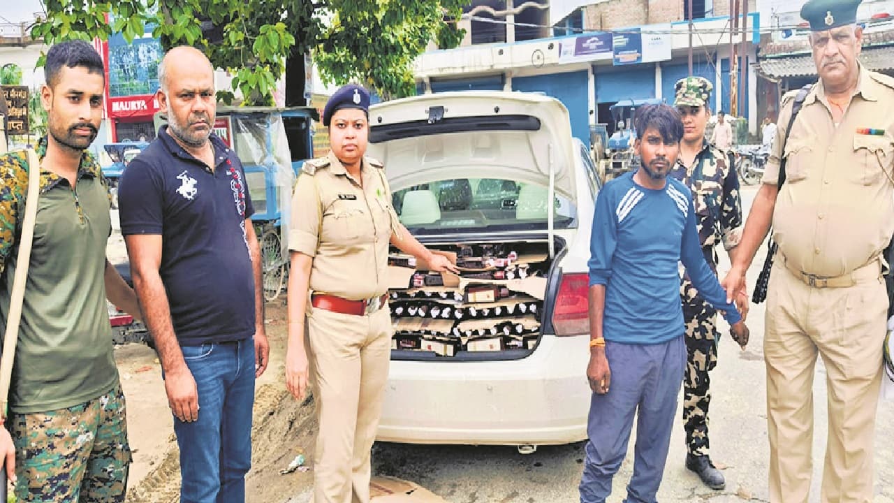 लाखों की शराब लेकर यूपी से बिहार आ रहे थे तस्कर, गोपालगंज पुलिस ने किया गिरफ्तार