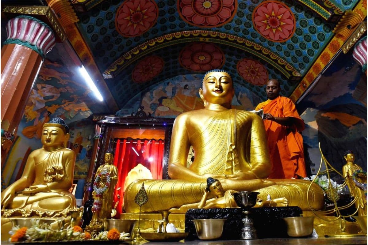 West Bengal : बोध गया जाने से पहले कोलकाता के इस मंदिर में आखिर देर तक क्यों रुकते हैं पर्यटक