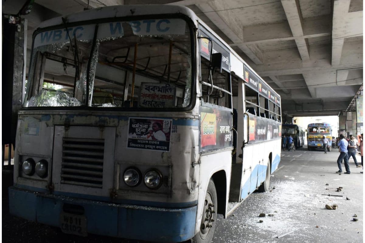 West Bengal : चलती मिनीबस में लगी भयावाह आग और फिर..