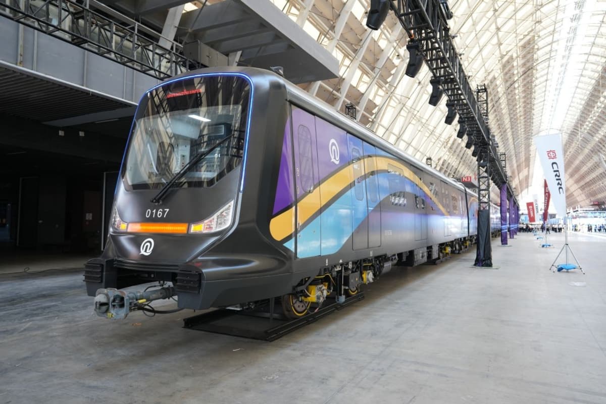 Carbon Fiber Train: दुनिया की पहली हाई-स्पीड कार्बन फाइबर ट्रेन लेकर आया चीन, जानिए क्या है इसके पीछे की तकनीक