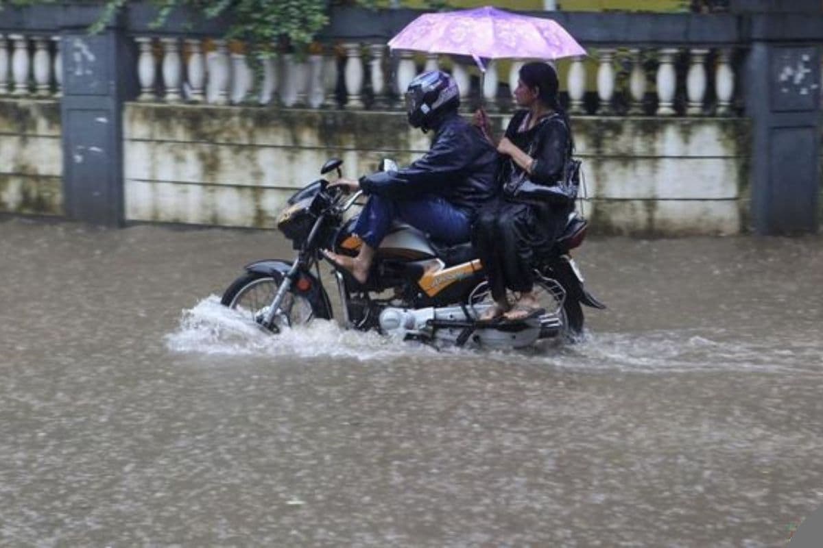 Monsoon Health tips: मानसून के इस रोमांचकारी सफर में स्वस्थ रहने के नुस्खे