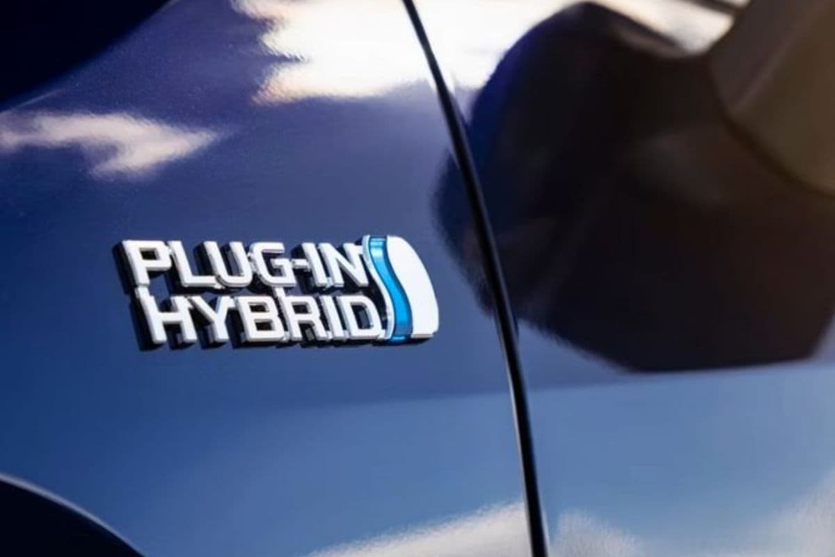 Hybrid कारों पर रजिस्ट्रेशन टैक्स माफ, यूपी सरकार के इस फैसले का क्या होगा असर?