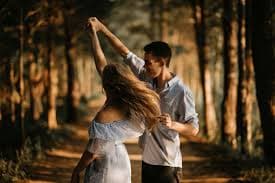 Relationship Tips : एक हेल्थि रिलेशनशिप बनाने के लिए किसे डालने चाहिए जादा एफर्ट्स, लड़के को या लड़की को, जानें
