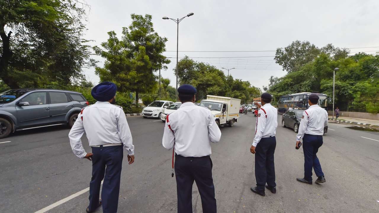 NCR से दिल्ली की ओर आने वाले ड्राइवर सावधान! कट सकता है 11,000 तक का भारी चालान