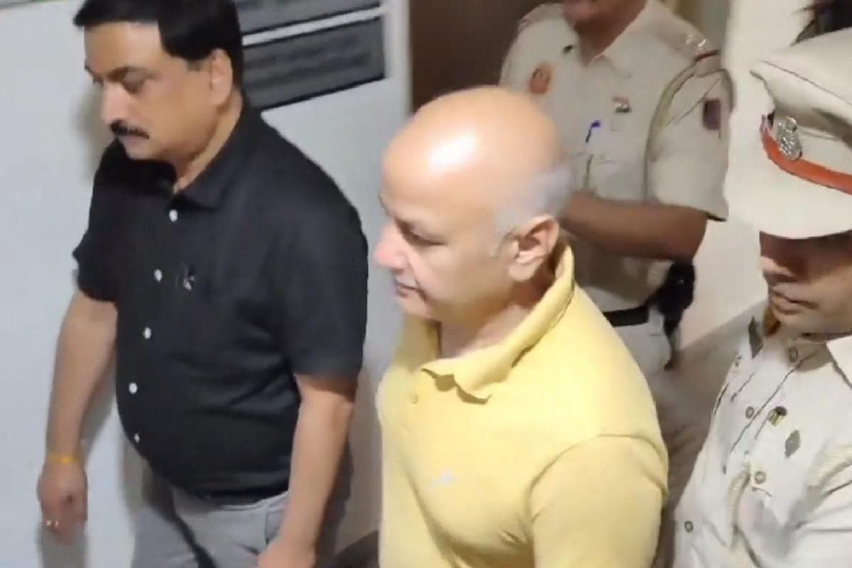 Delhi excise policy case: सुप्रीम कोर्ट ने मनीष सिसोदिया की जमानत याचिकाओं पर सीबीआई, ईडी से जवाब मांगा