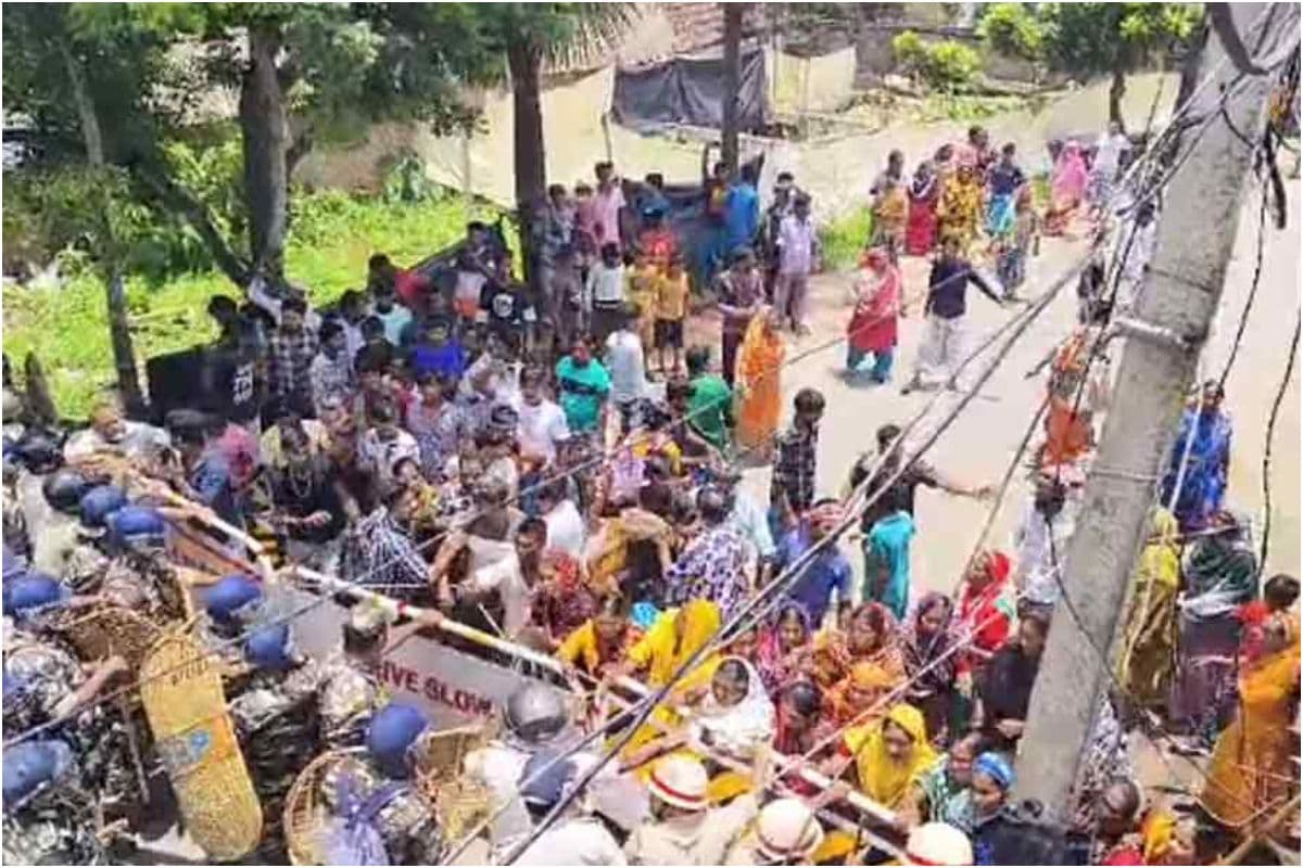 Bengal Crime News : धोलाहाट में पुलिस लॉकअप में युवक की मौत के बाद मचा हंगामा, सड़कों पर उतरी महिलाएं