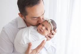 Parenting Tips : पहली बार फादर बने है, आज ही सीख लीजिये बच्चे की केयर करना, याद रखिये ये टिप्स