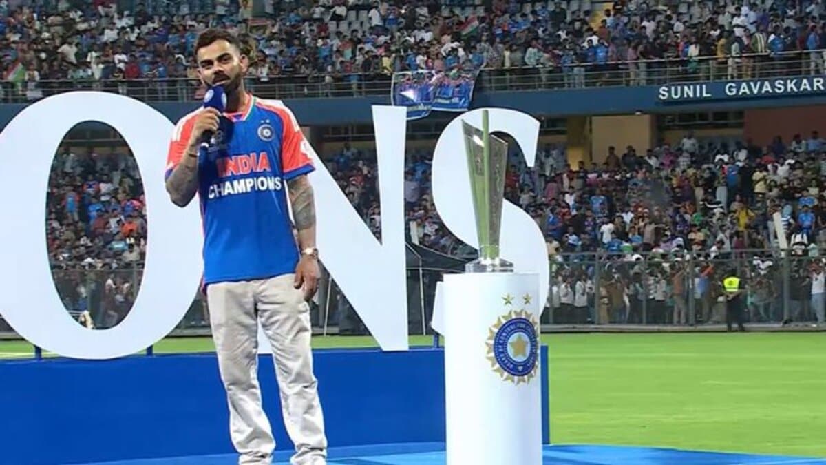 Team India celebration: Virat Kohli praising Jasprit Bumrah