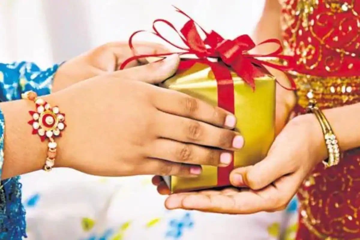 Raksha Bandhan Gifts Idea: 1000 रुपए के बजट में ही खरीदिये ये 5 गिफ्ट्स अपनी अनोखी बहन के लिए