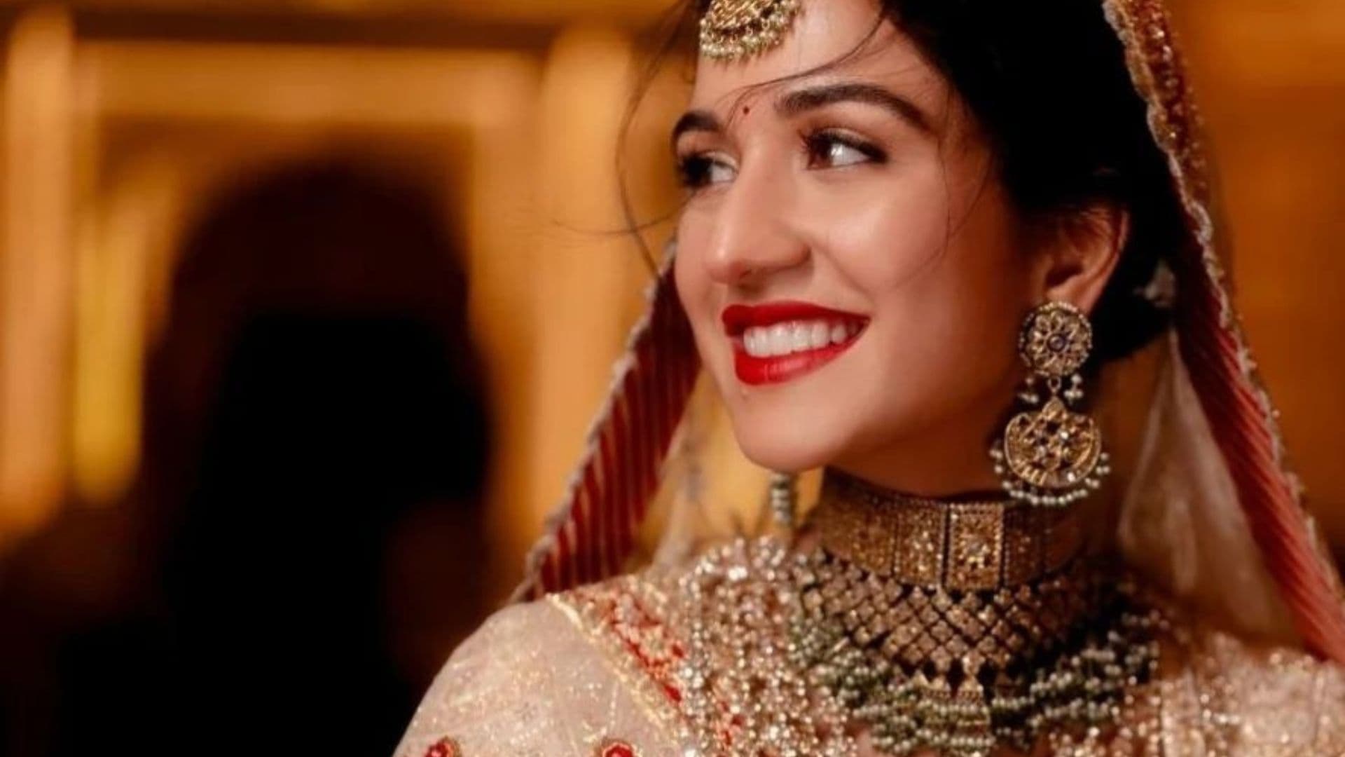 Radhika Merchant Bride Look: राधिका मर्चेंट का रॉयल ब्राइड लुक हुआ रिवील, पिक्चर्स देखकर नजरें नहीं हटा पाएंगे