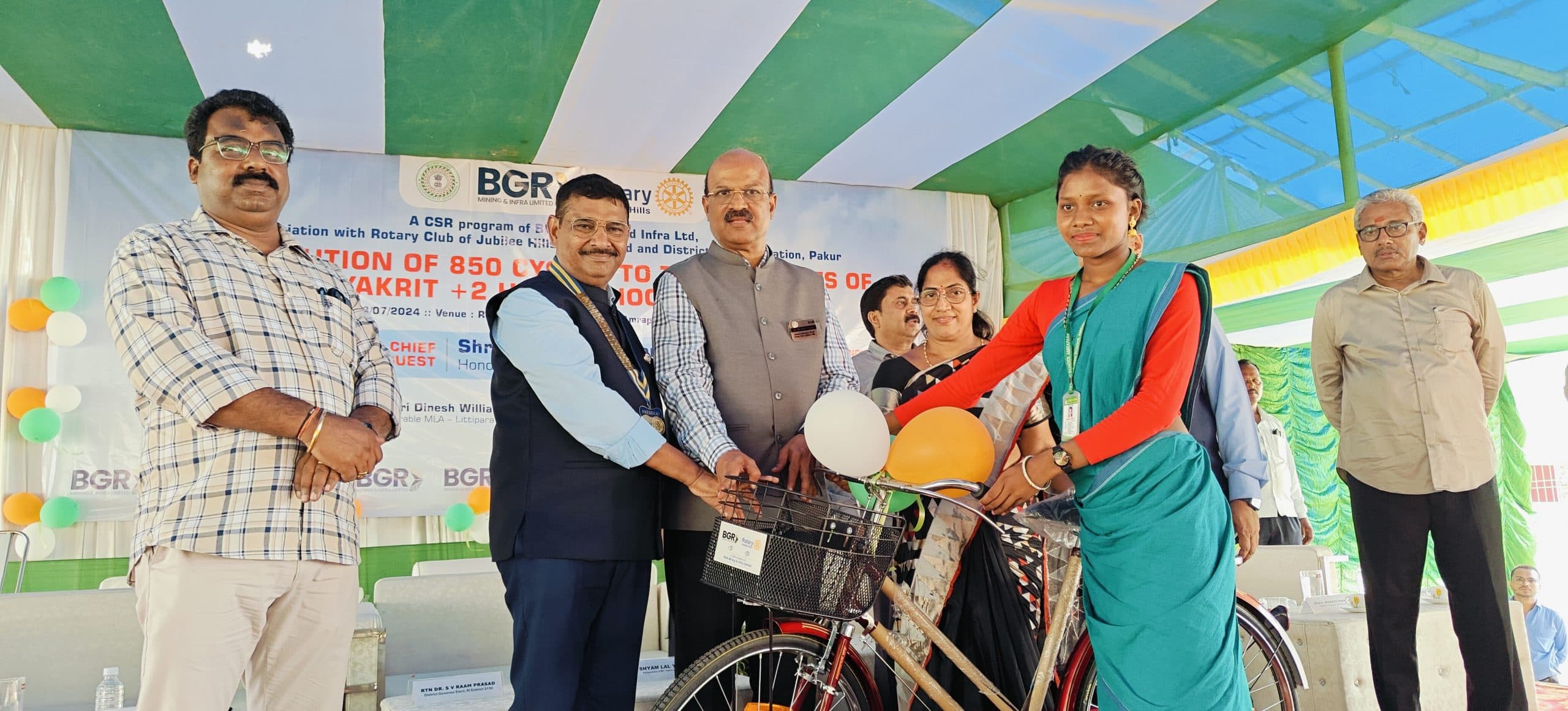 बीजीआर ने आरके हाईस्कूल के 850 विद्यार्थियों के बीच किया साइकिल का वितरण