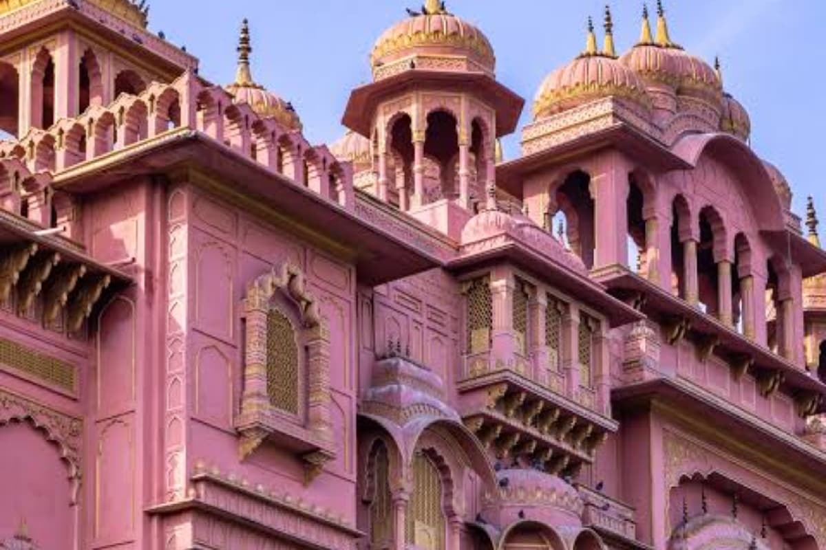 Rajasthan Tourism: गुलाबी धौलपुरी पत्थर हैं इस खूबसूरत शहर की पहचान