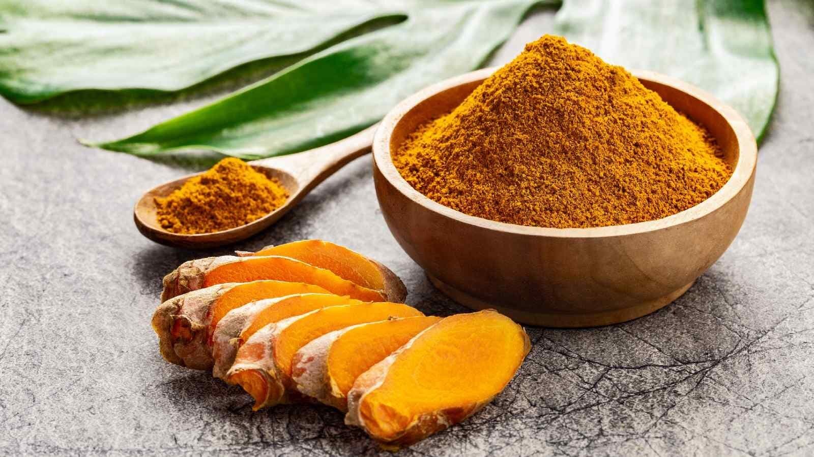 Beauty Tips :  चेहरे पर कच्ची हल्दी लगानें से खत्म होंगे दाग, ब्यूटी रूटीन में ऐसे करें शामिल