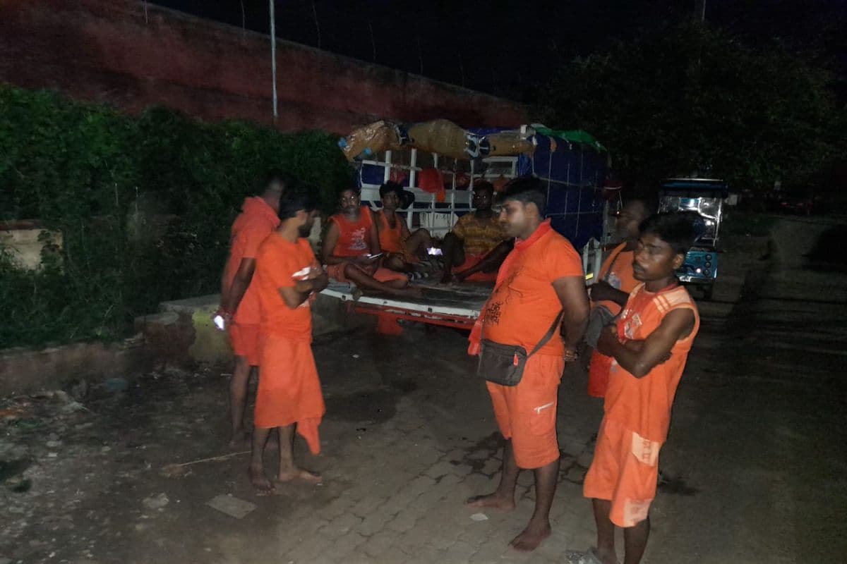 Jharkhand News: दुमका में करंट लगने से पश्चिम बंगाल के कांवरिया की मौत, बाबा धाम में जलाभिषेक के बाद कांवरिए जा रहे थे तारापीठ