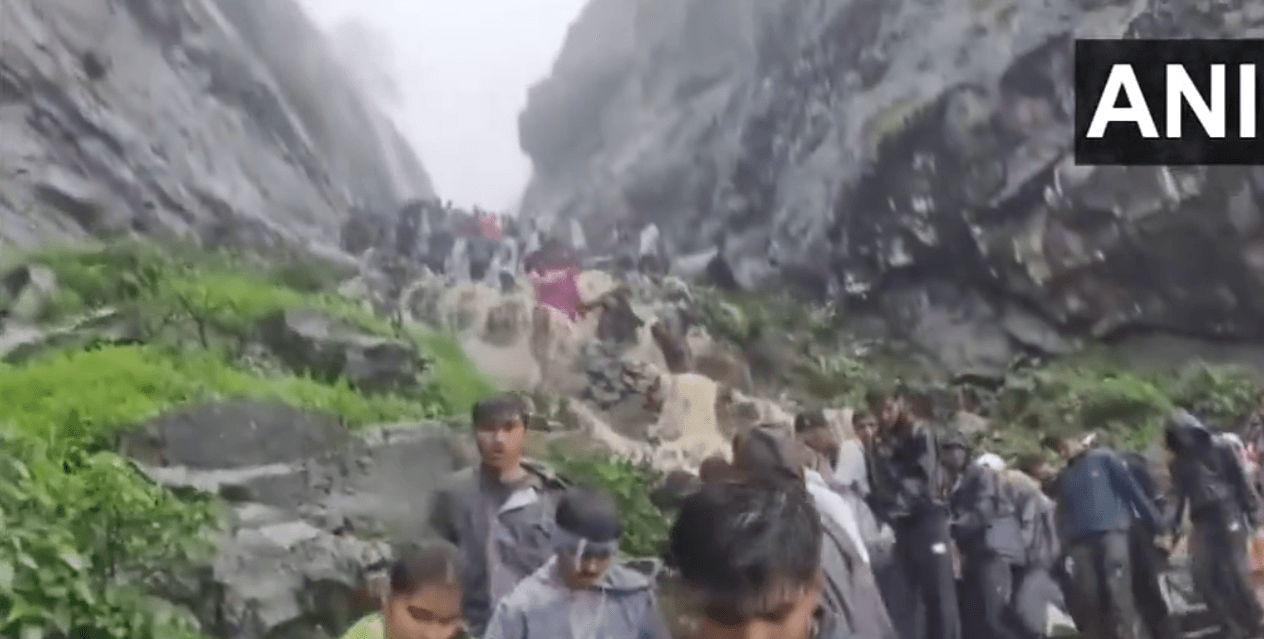 Nashik Anjaneri Rescue: 6 घंटे का ऑपरेशन… बचाई गई अंजनेरी किले में फंसे करीब 200 पर्यटकों की जान, देखें Video