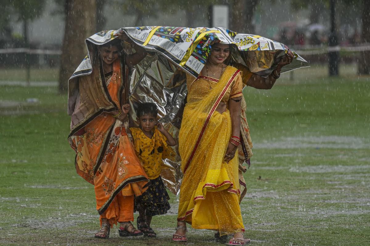 Bihar Weather: बिहार के 7 जिलों में भारी बारिश का अलर्ट, पटना में देर शाम बदलेगा मौसम