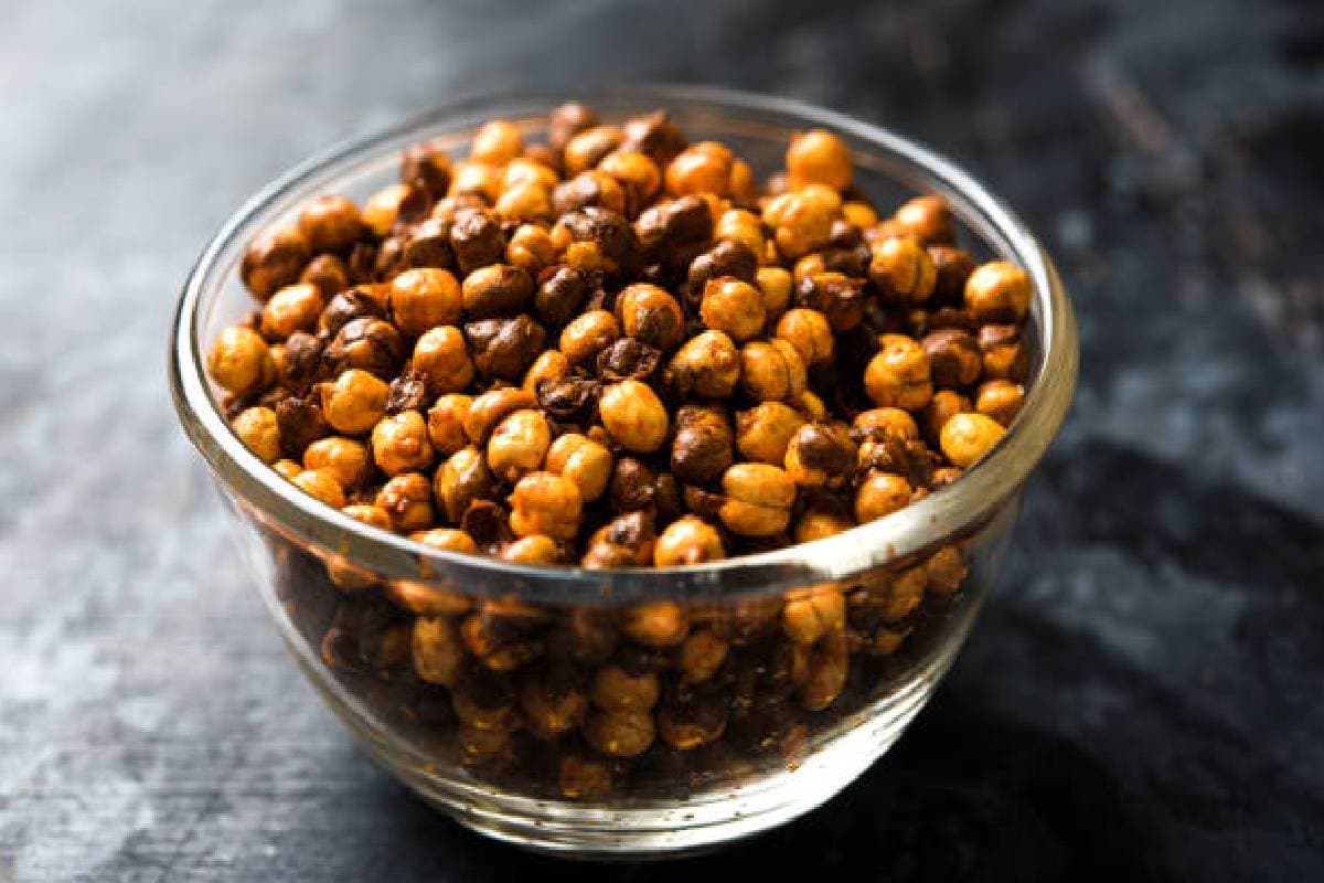 Roasted Gram: 2 मिनट में दो चीजों से घर पर तैयार करें भुना चना, जानें इसके खाने के फायदे