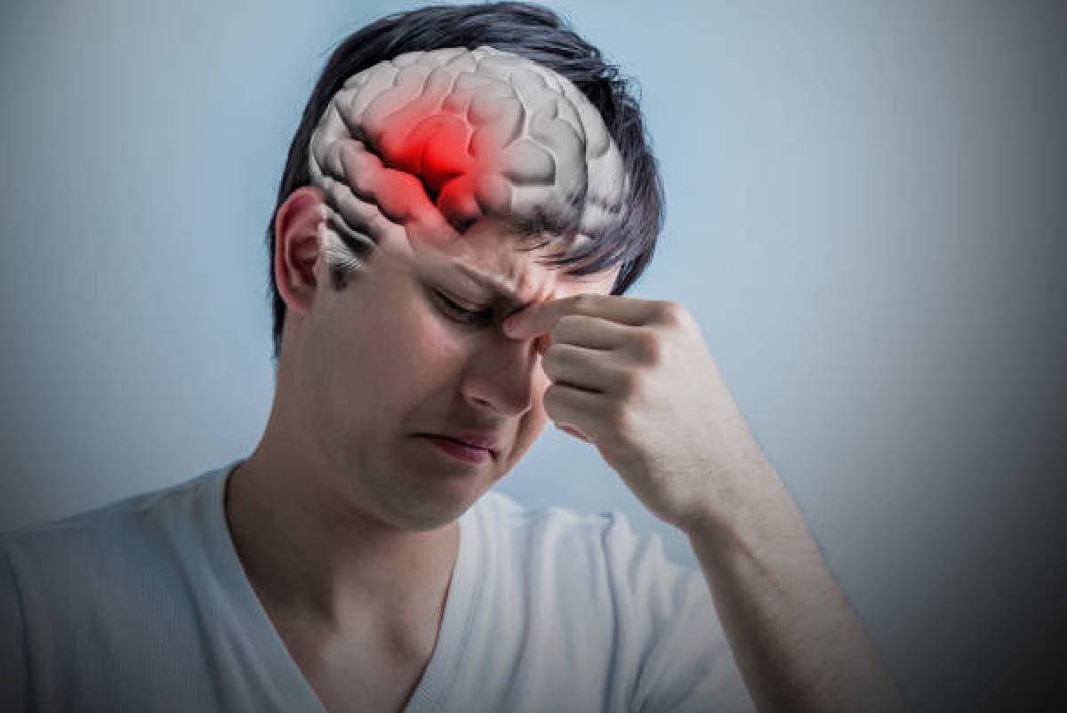 Brain Problem: दिमाग को नुकसान पहुंचा रही आपकी ये आदत, आज से ही करें सुधार