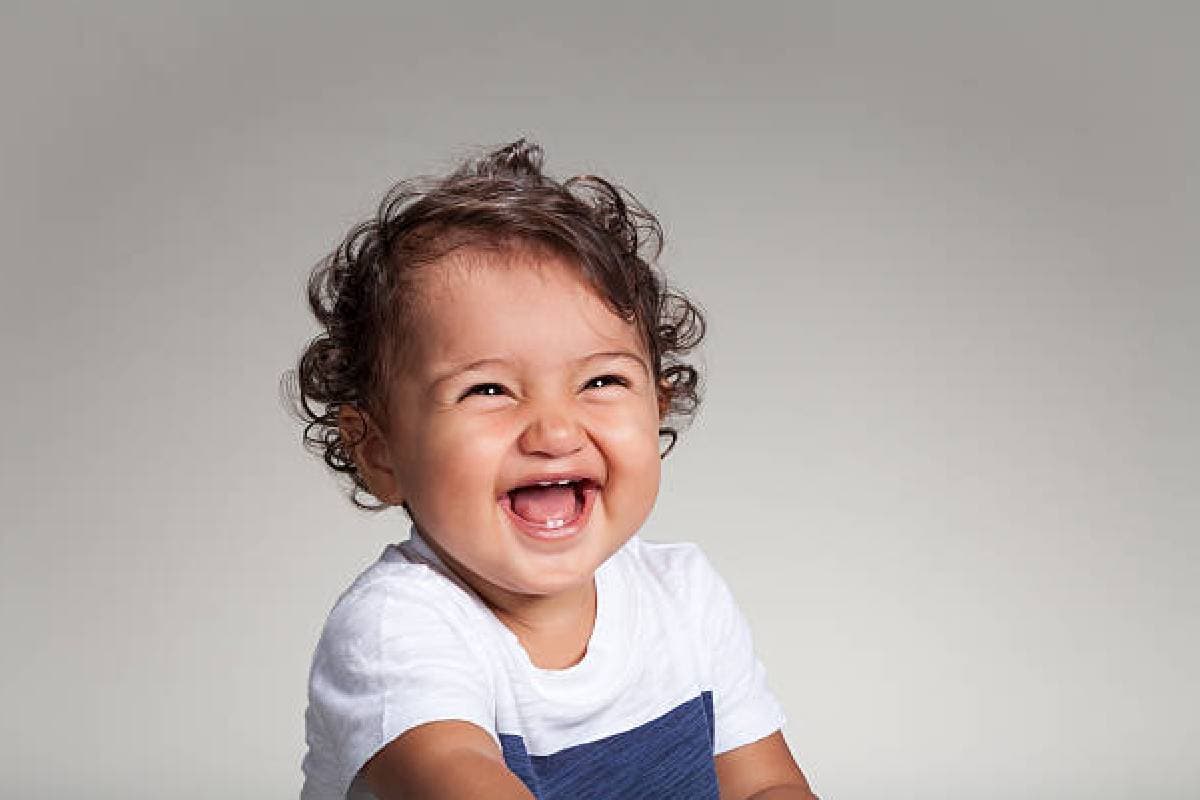 Baby Girl Name: R अक्षर से निकला है बेटी का नाम, यहां से चुनें लाडली के लिए खूबसूरत नाम