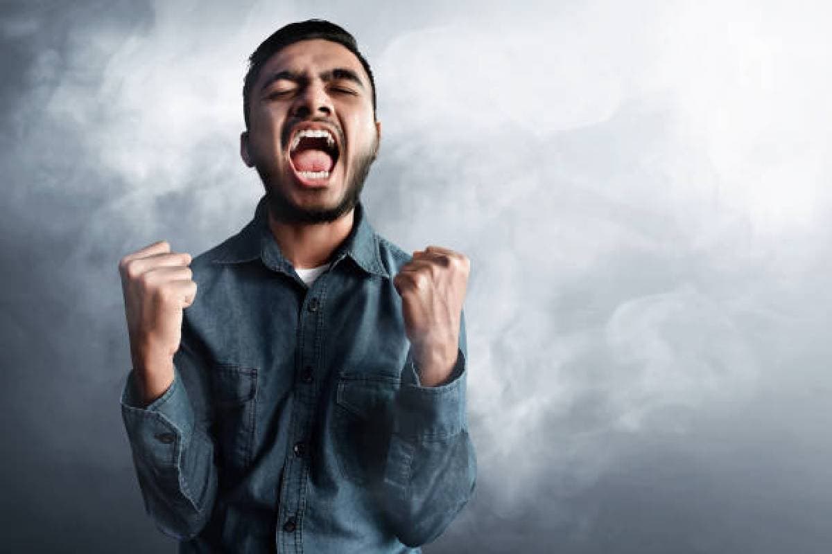Success Tips: आपकी ये 4 बुरी आदतें बना सकती है गरीब, बढ़ सकता जाता है कर्ज