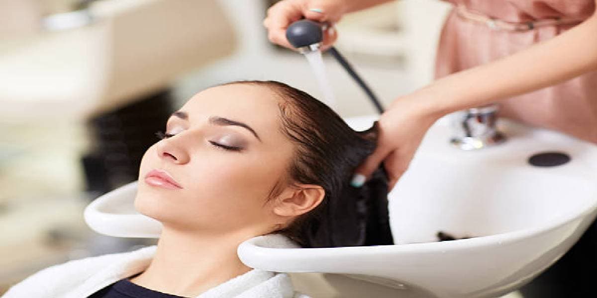Hair Spa: क्या आप भी कराते हैं हेयर स्पा, जानें इसके फायदे और नुकसान