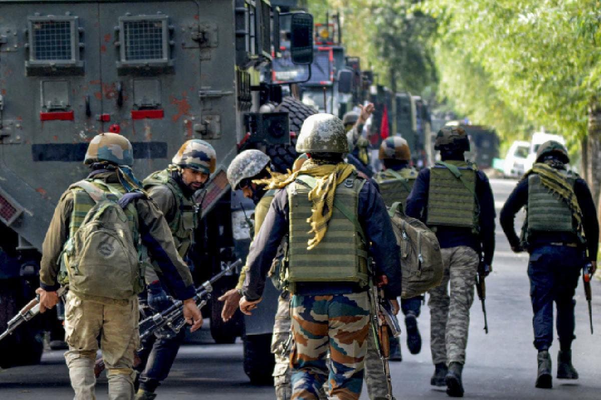 J&K News: जम्मू कश्मीर के डोडा में सेना और आतंकियों के बीच मुठभेड़, दो जवान घायल