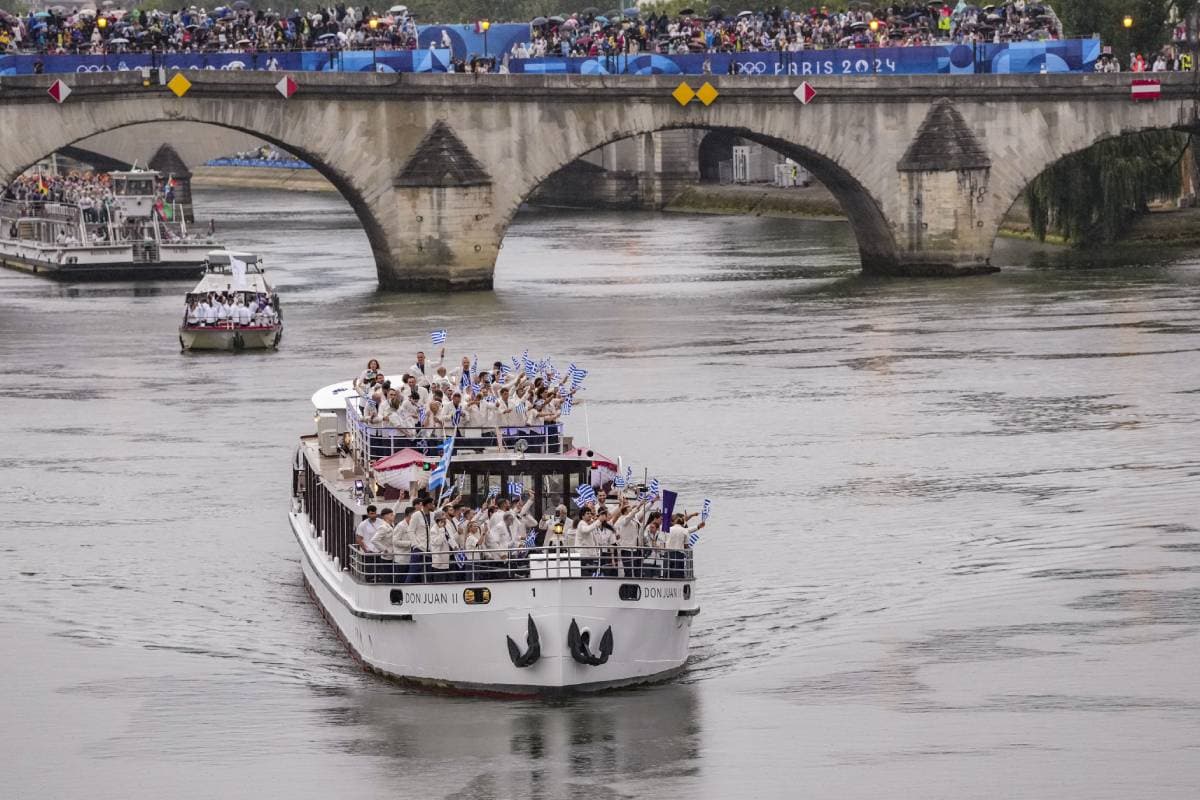 Olympic Games Paris 2024 : पहली बार नदी में ओलंपिक खेलों का रंगारंग आगाज, देखें तसवीर