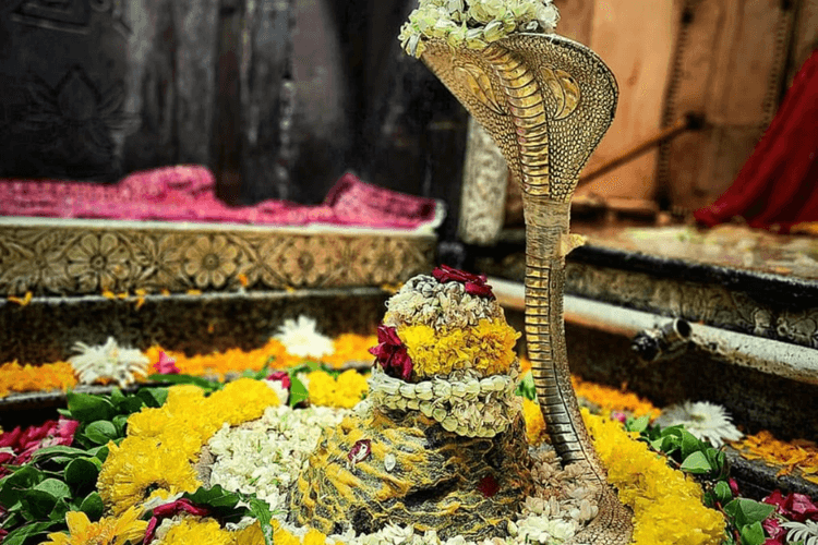 Sawan 2024: भगवान शिव के 12 ज्योतिर्लिंगों में से एक है ओंकारेश्वर, सावन में भक्तों का लगता है मेला