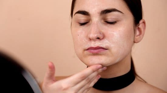 Hariyali Teej Pre-Makeup Tips : हरियाली तीज पर मेकअप करने से पहले स्किन पर कर लें ये काम, हटकर ग्लो करेगी, फॉलो करे ये आसान टिप्स