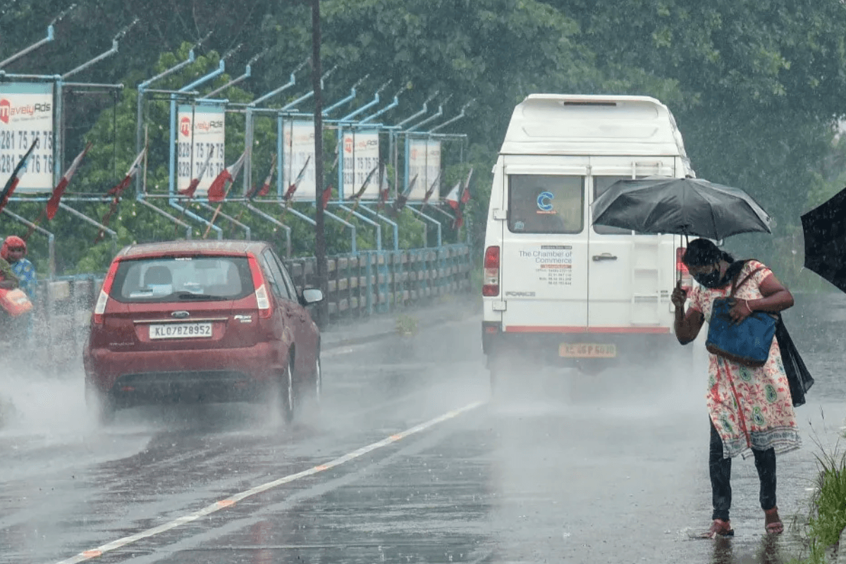 Rain Alert: UP में अगले 3-4 दिन भारी बारिश आंधी-तूफान और वज्रपात का अलर्ट, जानें अन्य राज्यों के मौसम का हाल