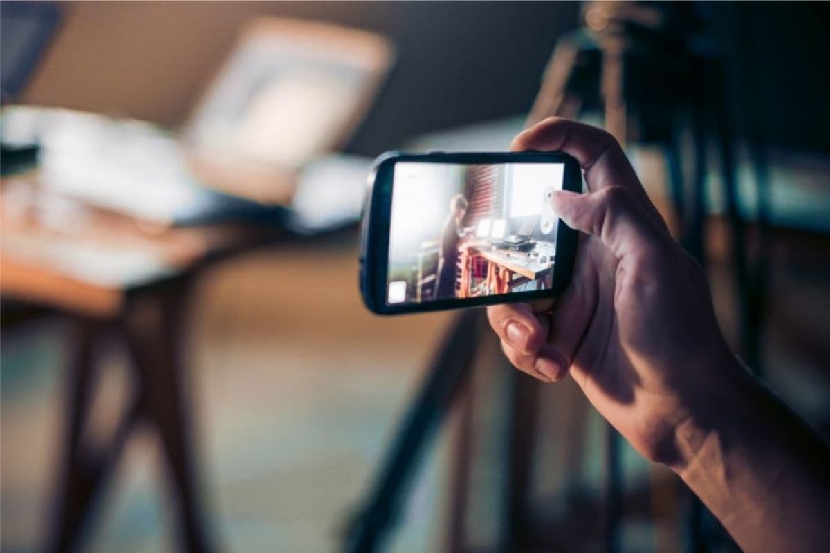 West Bengal : सावधान ! अगर रेलवे स्टेशन पर बनायी रील तो जायेंगे जेल