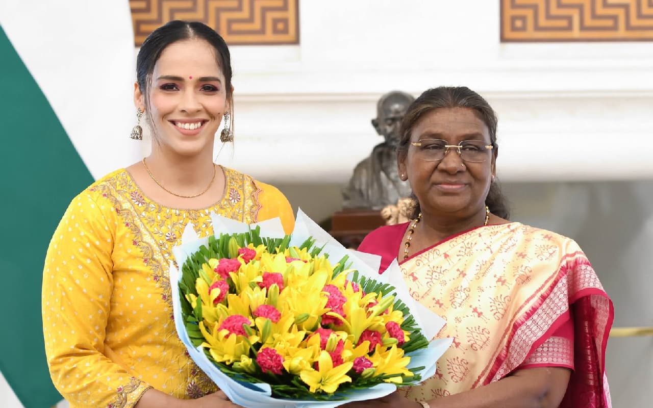 Saina Nehwal का मजाक उड़ाना केकेआर के इस स्टार को पड़ा भारी, ट्रोलिंग के बाद डिलीट करना पड़ा पोस्ट