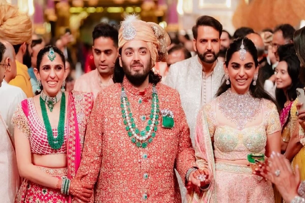 Anant Radhika Wedding: अनंत अंबानी ने  शादी में पहनी सब्यसाची शेरवानी, अफवाहों को ठहराया झूठा