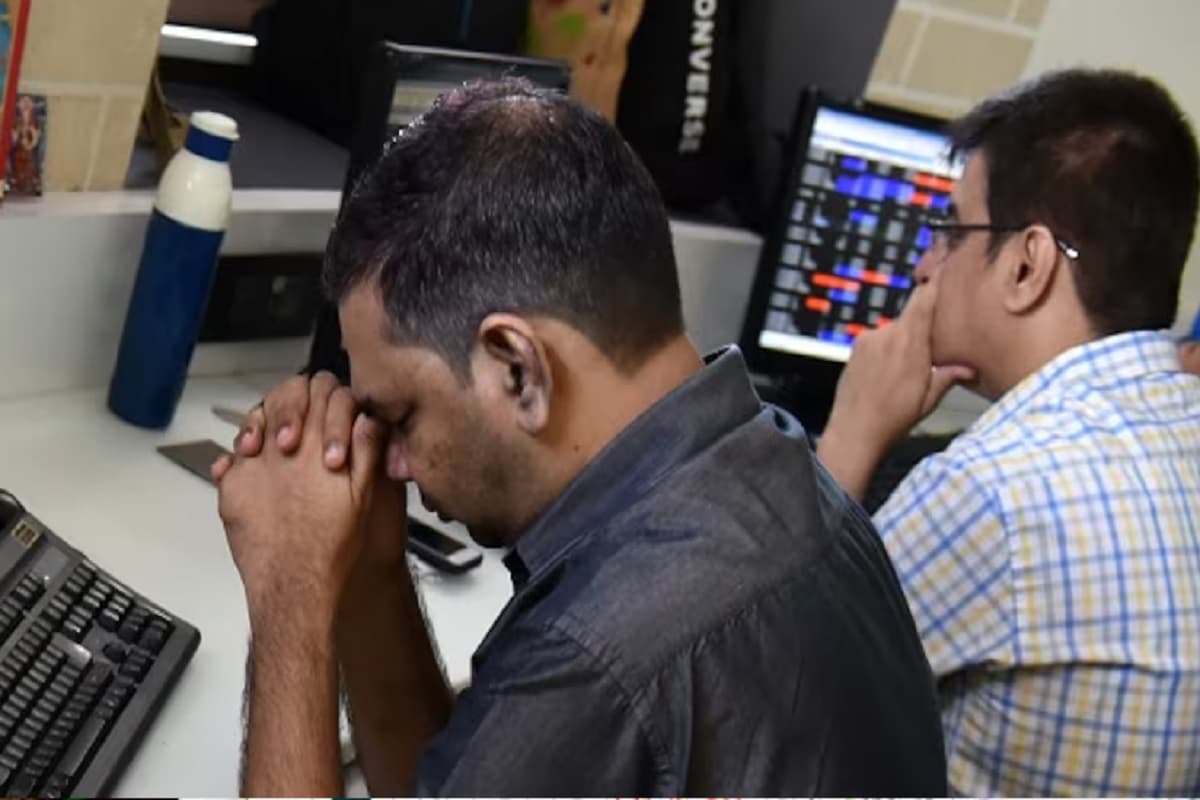 कारोबार के आखिर में सेंसेक्स-निफ्टी में गिरावट दर्ज