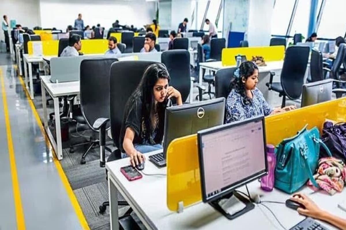 PMI: एक्सपोर्ट में तेजी से सर्विस सेक्टर की वृद्धि आसमान पर