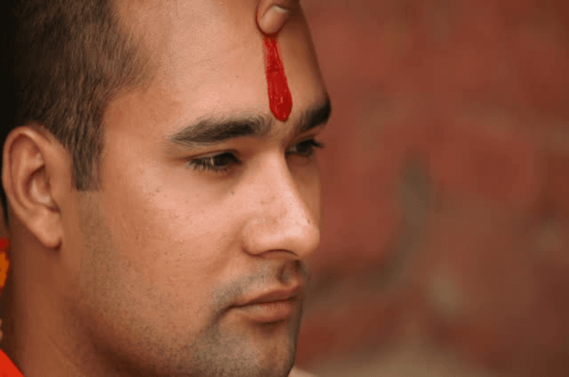 Forehead Tilak : माथे पर तिलक लगाने से क्या होता है, जानिए इसके पीछे की कहानी