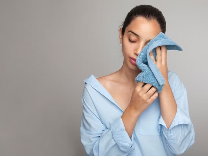 Skincare Tips : गीले फेस पर टॉवल का उपयोग न करें, छीन लेगा आपके फेस का ग्लो जानिए दुष्परिणाम