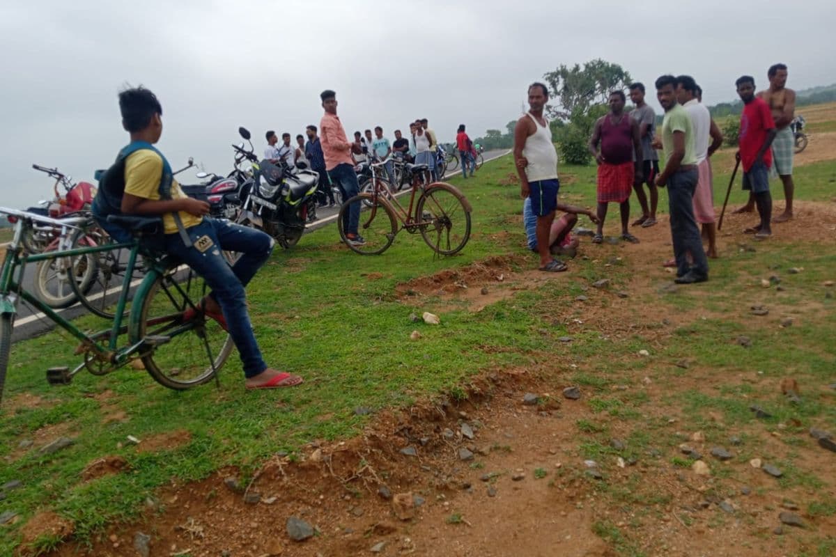 जामताड़ा में दिनदहाड़े एक यात्री से छिनतई, अपराधियों को पकड़ने का प्रयास किया तो चलाई गोली, दो की स्थिति गंभीर