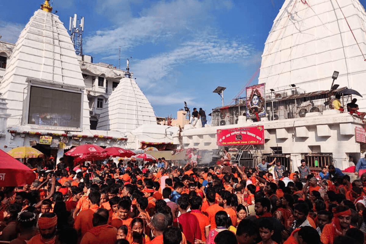 देवघर आने वाले शिवभक्तों का 2 राज्यों की सरकारें रखतीं हैं ख्याल, कांवरियों के लिए होते हैं विशेष इंतजाम