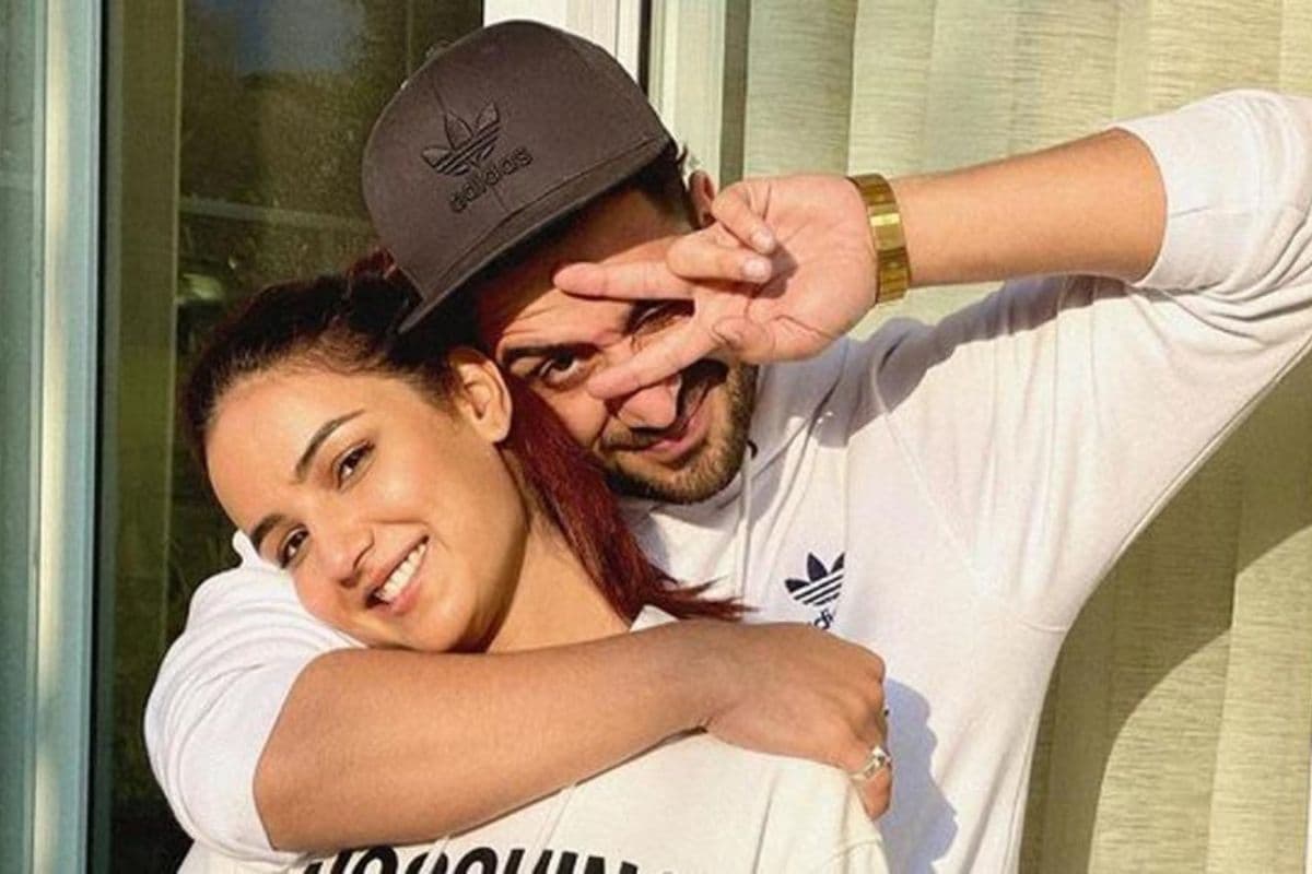 Jasmine Bhasin के आंखों से उतरी पट्टी, बॉयफ्रेंड अली गोनी ने बढ़ाई हिम्मत