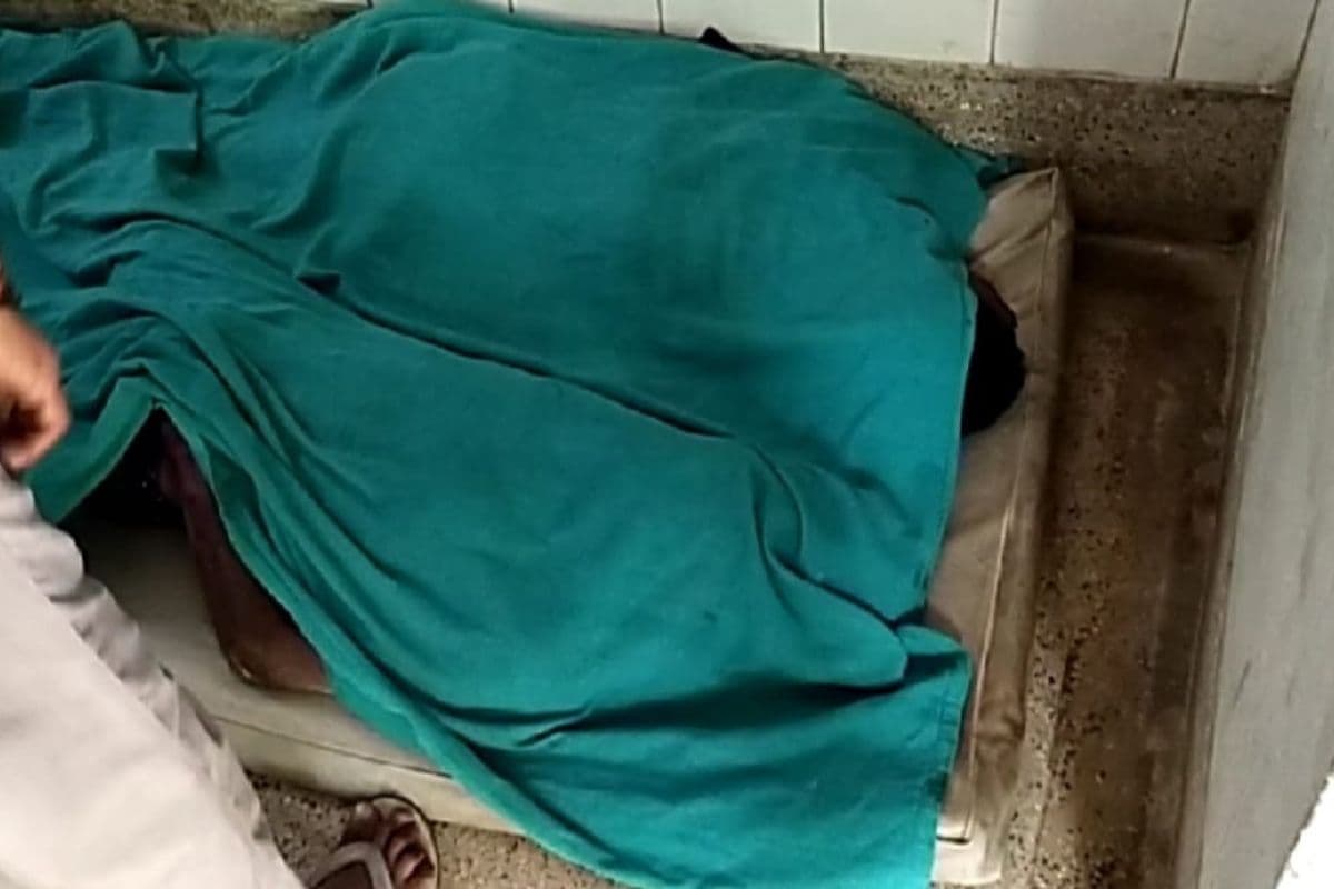 पश्चिमी सिंहभूम में दो स्कूटी सवार को भारी वाहन ने रौंदा, तमाशबीन बन देखते रहे राहगीर