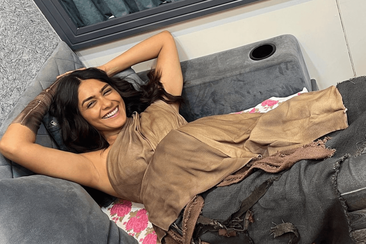 Kalki 2898 AD: मृणाल ठाकुर ने फिल्म की सफलता पर दी प्रतिक्रिया, कहा "प्रभास और दीपिका ने......