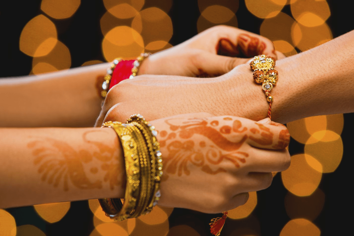 DIY Rakhi: रक्षा बंधन पर बनाएं खुद से राखी, दे अपने प्यारे भाई को गिफ्ट
