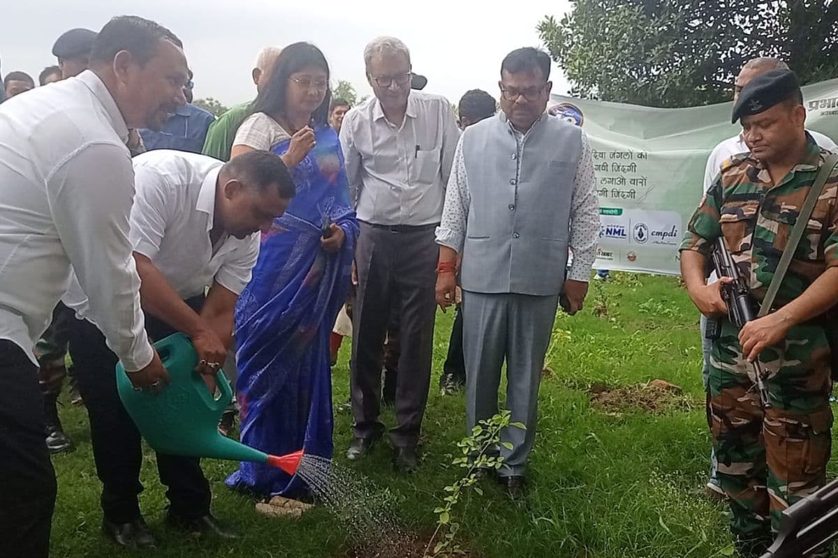 प्रभात खबर की 40वीं वर्षगांठ पर शुरू हुआ, ‘पौधा लगाएं, जीवन बचाएं’ अभियान